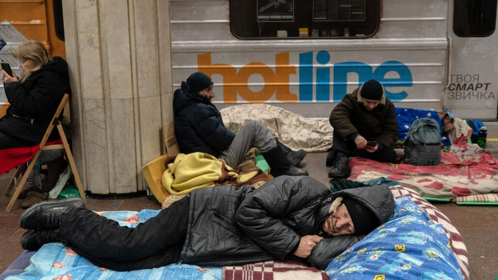 Live: Russian troops bombard Mariupol, Kharkiv as talks bring little progress