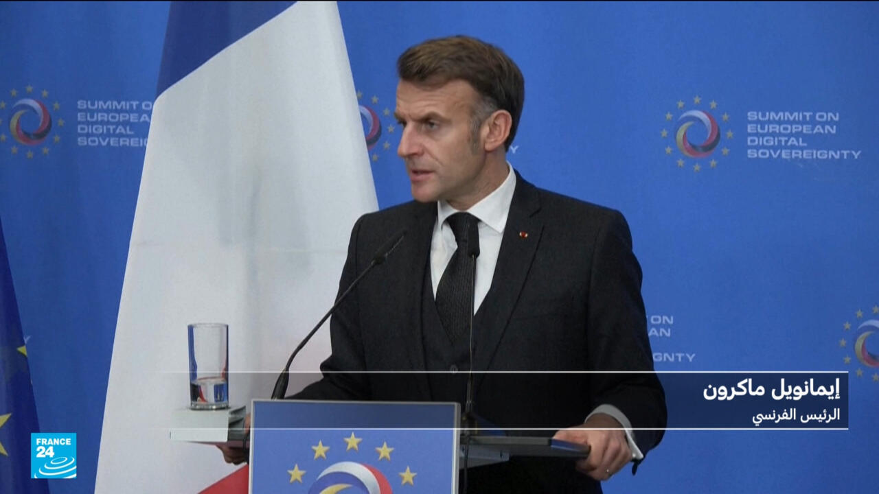 ماكرون يقول إنه جاهز للحوار مع الرئيس الجزائري حول العلاقات بين البلدين