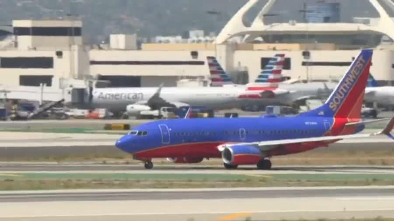 2025-11-06 12:11 Cierre de Gobierno en EE. UU.: escasez de personal obliga a reducir vuelos