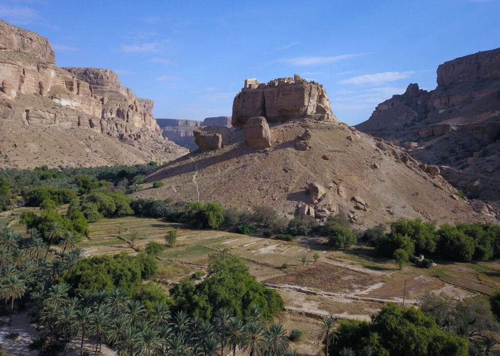 Bestandsfoto genomen op 20 oktober 2020, van het dorp Haid al-Jazil, gelegen op een rots in het directoraat Dawan, in het gouvernement Hadramawt.
