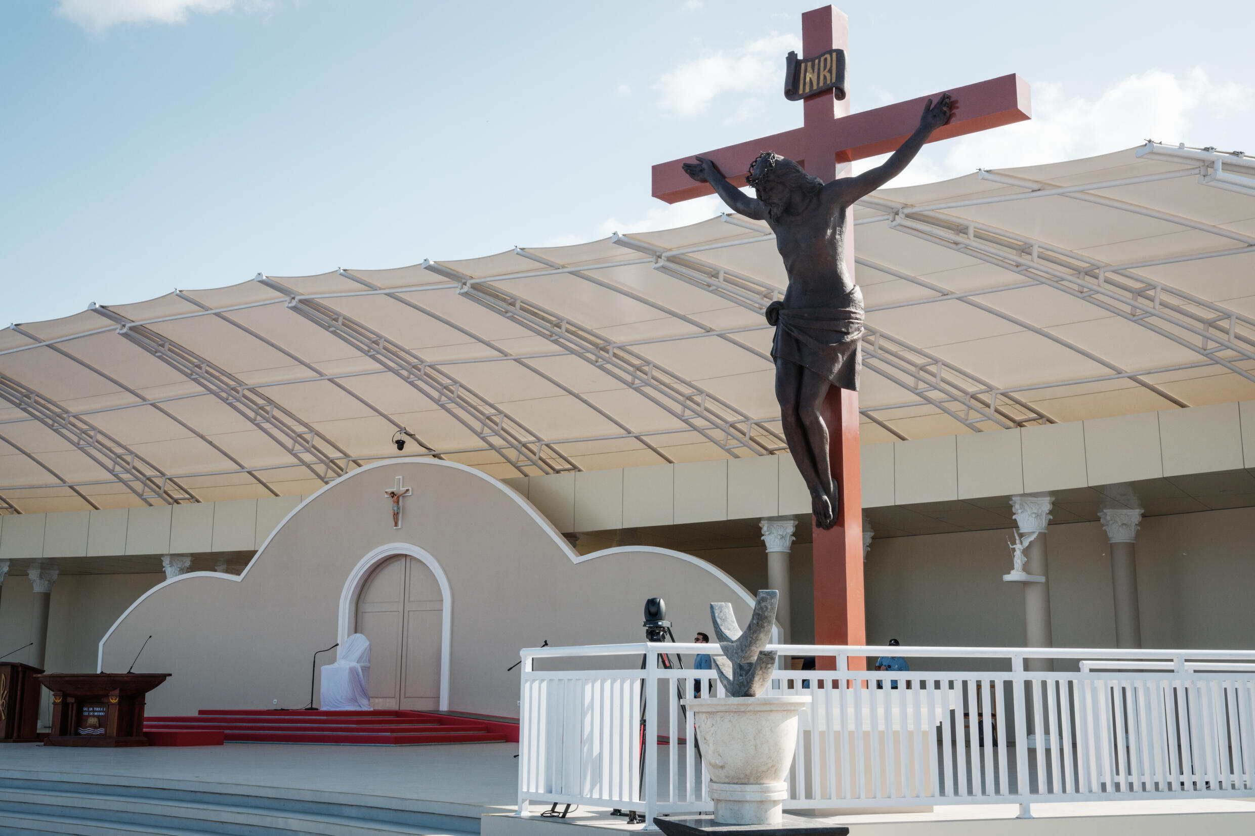 Une scène est installée sur l'Esplanade de Taci Tolu, où le pape François dirigera une messe, avant sa visite à Dili, le 7 septembre 2024