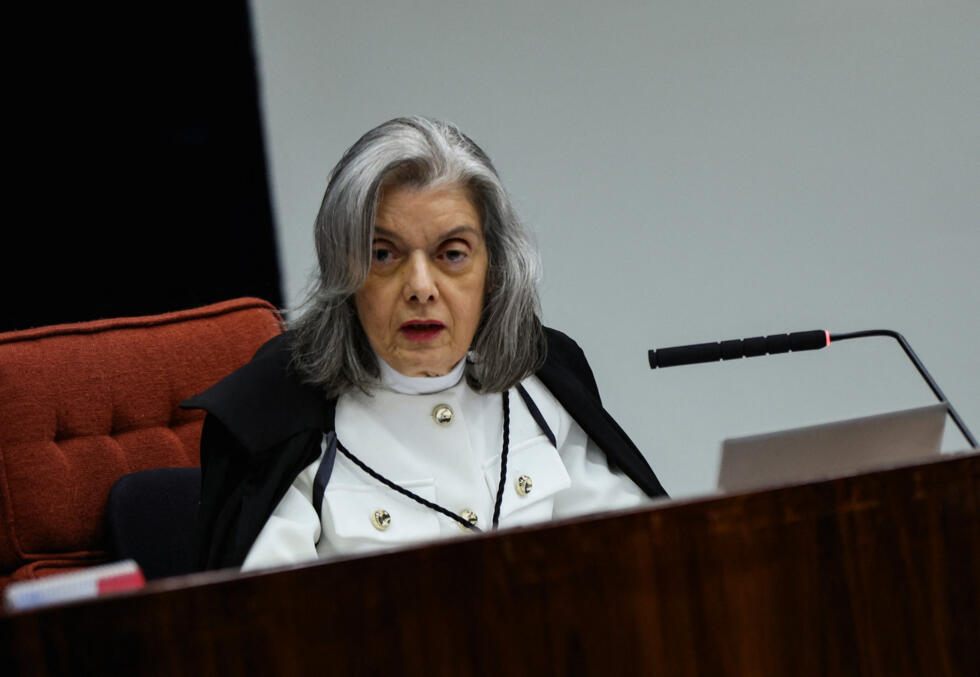 La jueza Carmen Lucía asiste a una sesión durante la fase final del juicio contra el expresidente de Brasil Jair Bolsonaro, acusado de conspirar para dar un golpe de Estado y anular las elecciones de 2022, en Brasilia, Brasil, el 11 de septiembre de 2025.