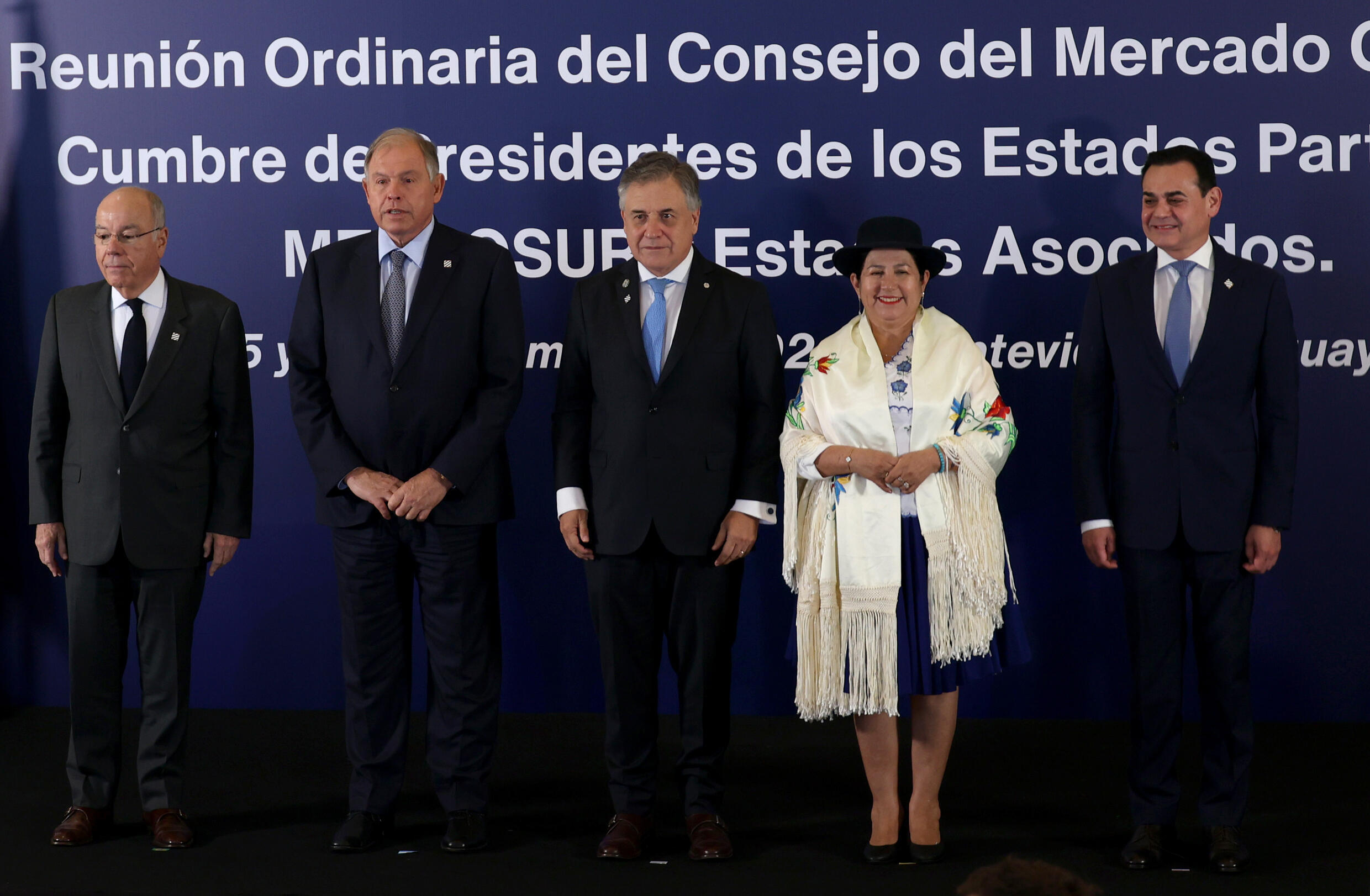 Les ministres des Affaires étrangères du Mercosur (Uruguay, Argentine, Brésil, Paraguay et Bolivie) à l'ouverture du 65e sommet à Montevideo, le 5 décembre 2024.