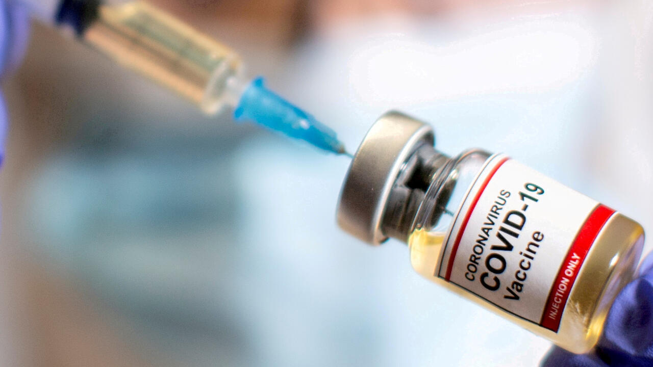 Detectan primer caso de la variante Ómicron en Chile 2 Chile ha desarrollado una agresiva campaña de vacunación, gracias a la cual el 85,42 % de la gente está completamente inoculada.