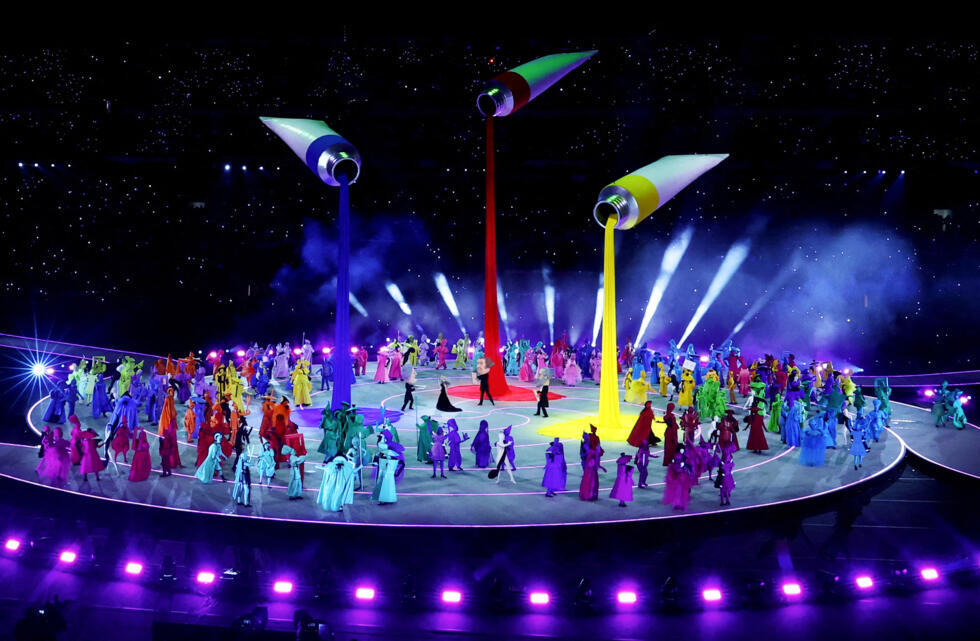 Dansers treden op tijdens de openingsceremonie van de Olympische Winterspelen van Milano Cortina 2026 in het San Siro-stadion in Milaan, Noord-Italië, op 6 februari 2026. 