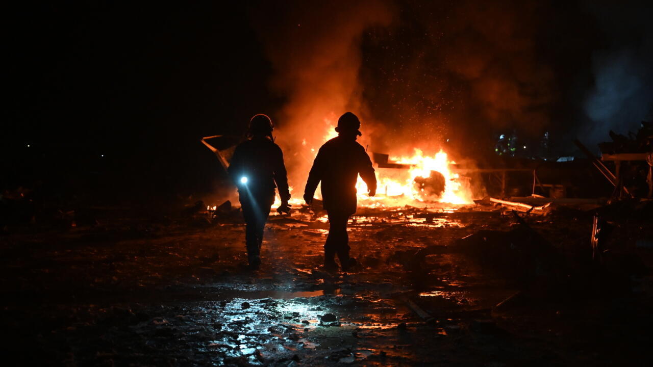 أوكرانيا: قتيلان وعشرات الجرحى في هجوم روسي على مناطق مختلفة بالبلاد