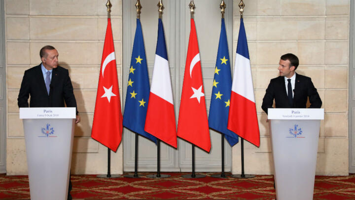 French President Emmanuel Macron (R) and Turkish President Recep Tayyip Erdogan at a joint press conference on January 5, 2018 in Paris.  