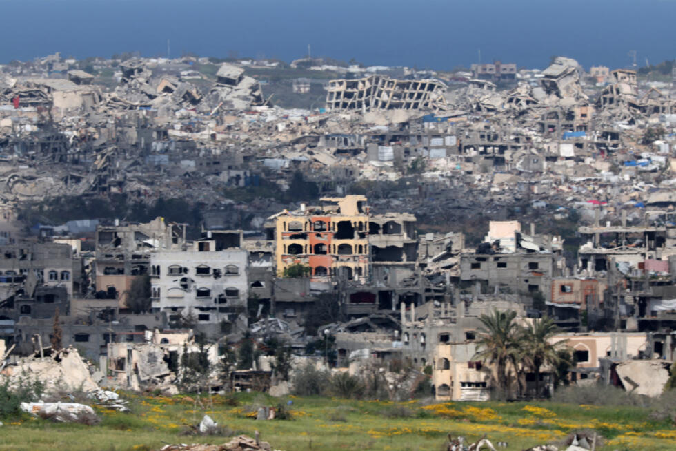 Cette photo, prise depuis la frontière sud d'Israël avec la bande de Gaza, montre des bâtiments détruits dans le nord de l'enclave palestinienne, le 19 mars 2025.