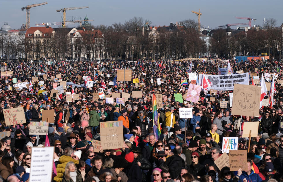 250 000 personnes selon la police, plus de 320 000 selon les organisateurs,étaient réunies pacifiquement, le 8 février 2025, sur la "prairie Thérèse", vaste esplanade ovale dans le centre de Munich.