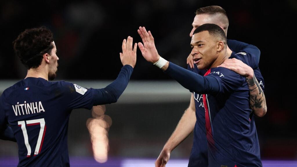 مبابي يقود باريس سان جيرمان للفوز 3-1 على ميتز في يوم عيد ميلاده الـ25