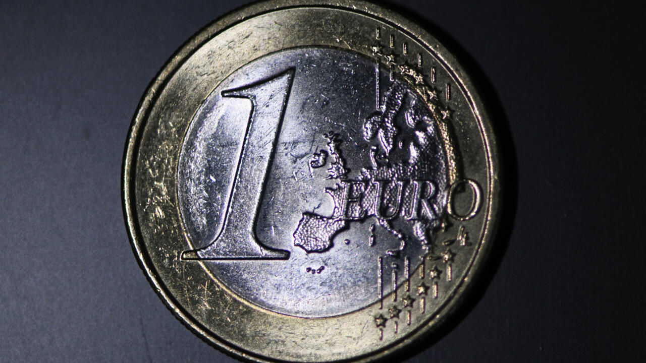 إيطاليا تشكو من قوة اليورو وتحض البنك المركزي الأوروبي على خفض أسعار الفائدة