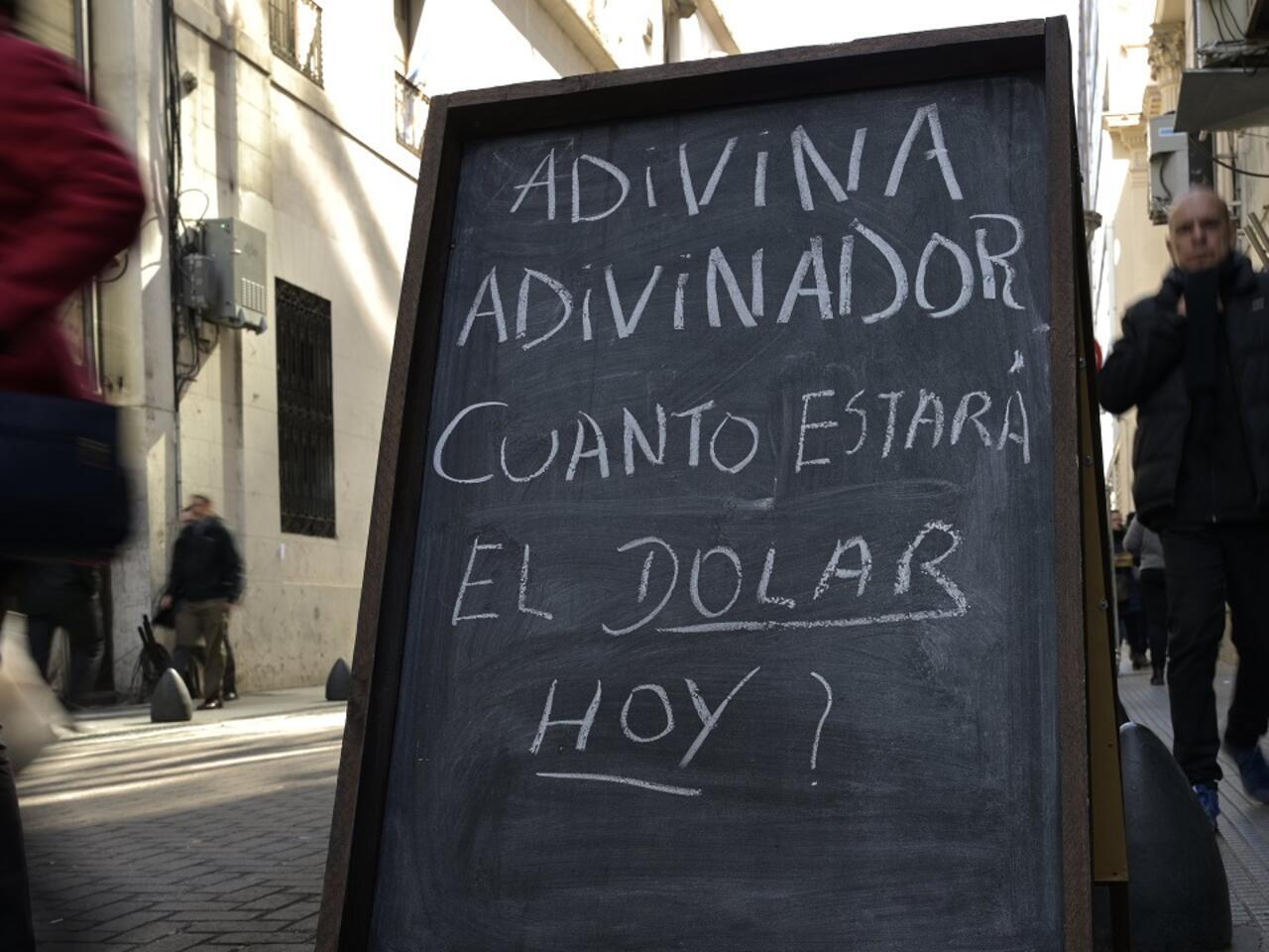 Argentina endurece controles al acceso de dólares para evitar fuga de divisas - Economía