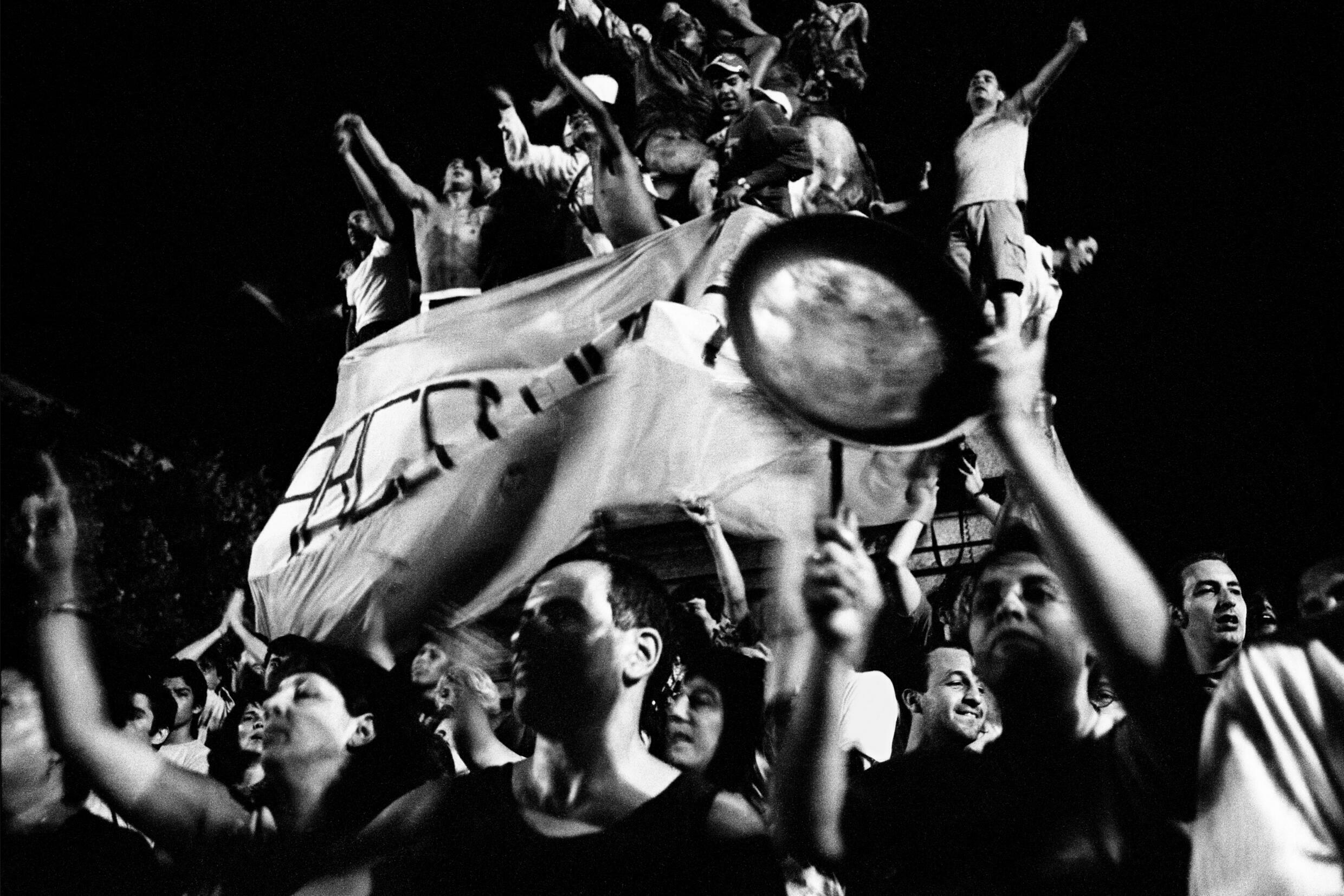 Manifestación en las calles de Buenos Aires en diciembre de 2001.