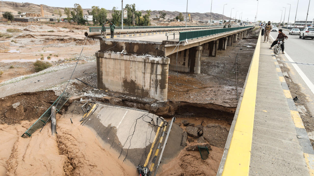 أمطار طال انتظارها تغرق مناطق عراقية عدة وتخلف قتلى وأضرارا