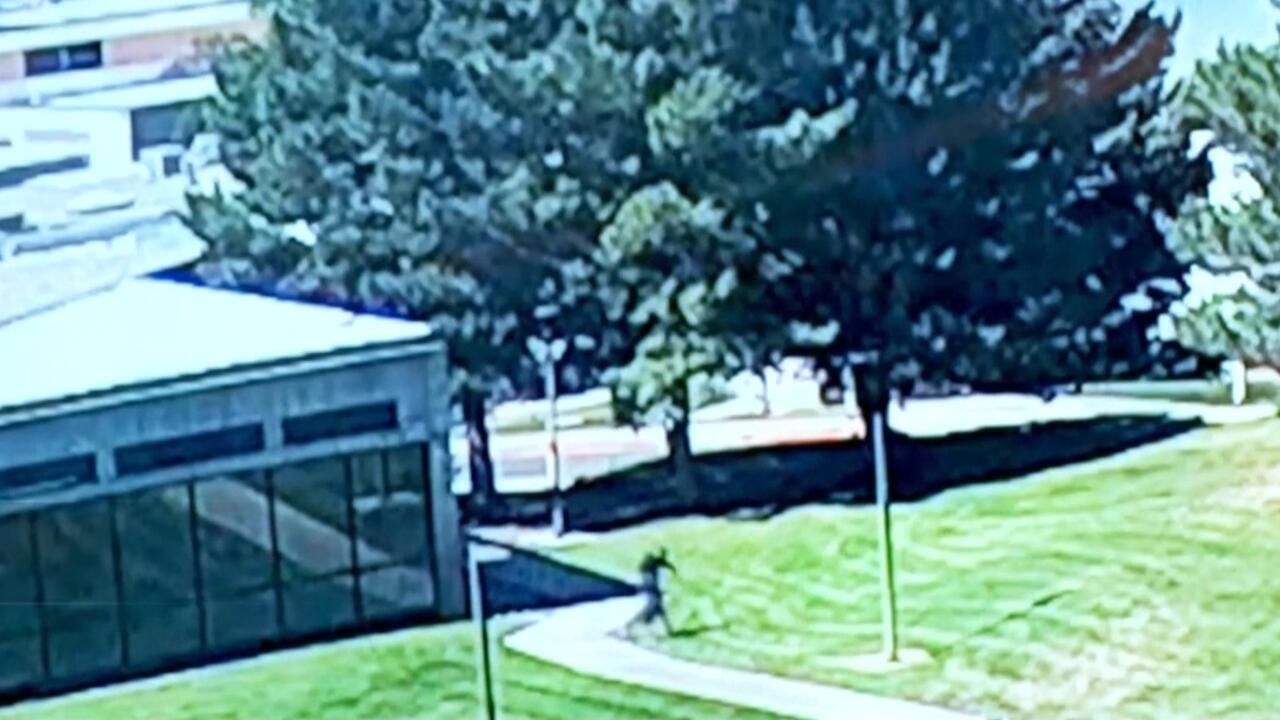 Assassinat de Charlie Kirk : le FBI diffuse des images du suspect prenant la fuite
