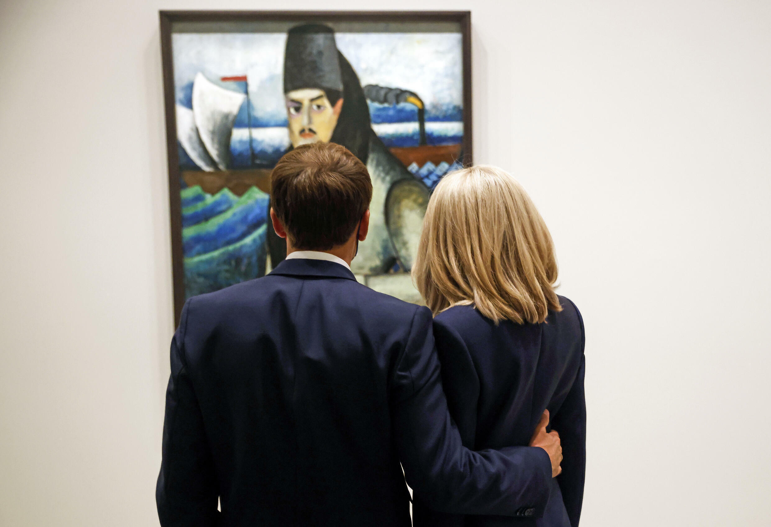 Le président français Emmanuel Macron et son épouse Brigitte à la galerie Morozov