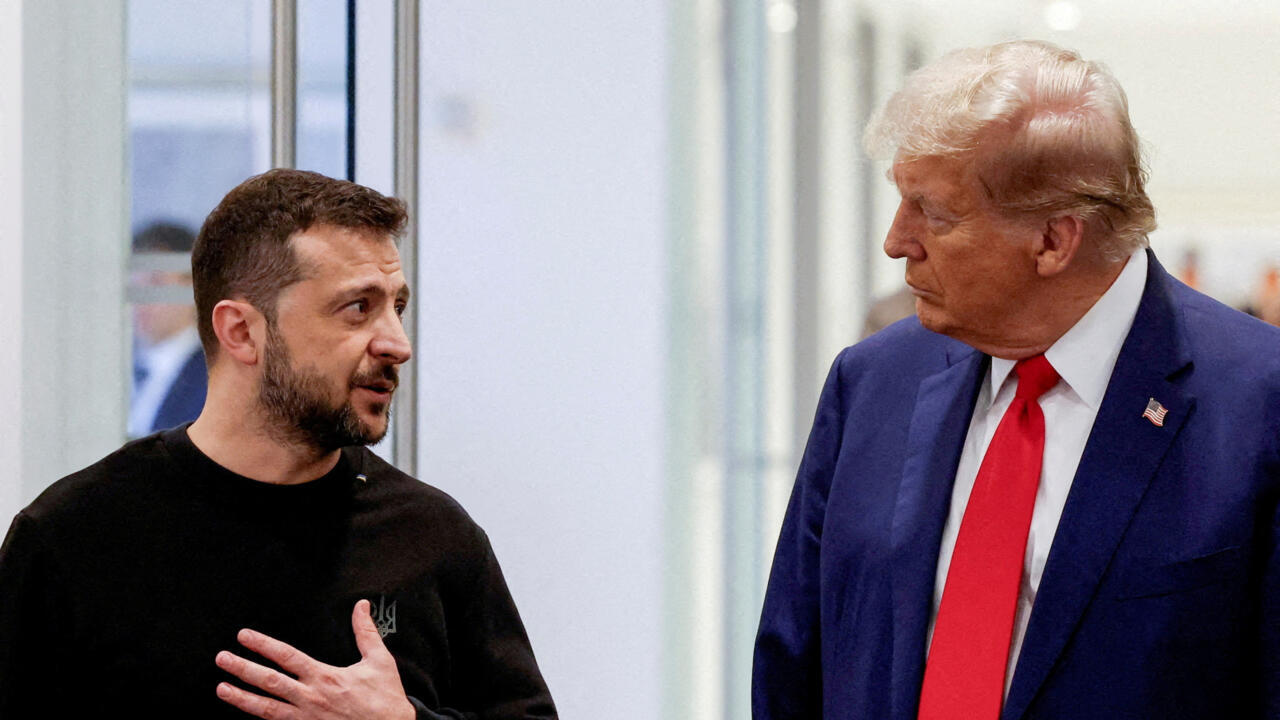 Archivo: el entonces candidato presidencial republicano y expresidente estadounidense Donald Trump y el presidente de Ucrania Volodímir Zelenski se reúnen en la Torre Trump en la ciudad de Nueva York, Estados Unidos, el 27 de septiembre de 2024.