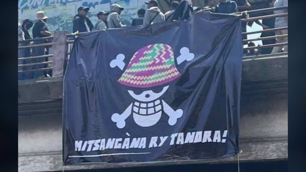 This version of Luffy’s flag from the manga One Piece was displayed during a protest in Madagascar in September 2025. The slogan reads “Stand up, youth!” in Malagasy.