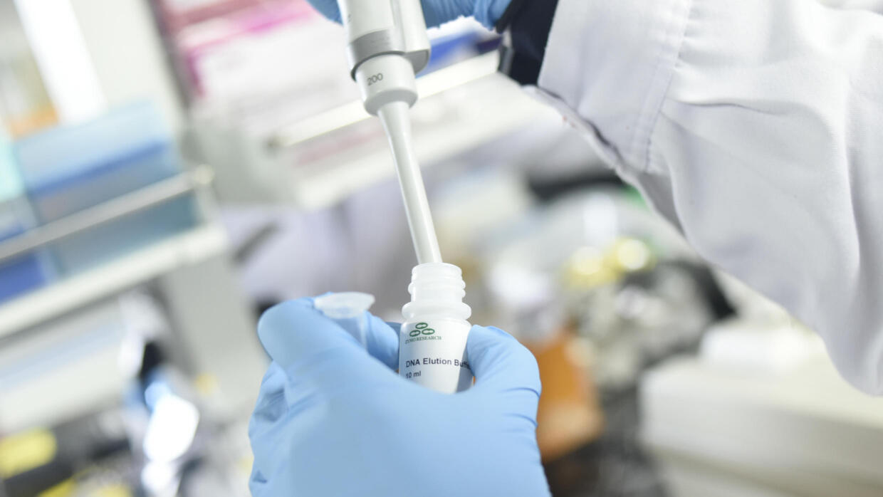 Scientists in China believe new drug can stop pandemic 'without vaccine' - FRANCE 24 thumbnail