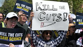 加州大學洛杉磯分校的學生、研究人員和示威者舉行「消除削減」抗議活動，抗議川普政府的資金削減。 2025 年 4 月 8 日，加州大學洛杉磯分校 (UCLA) 將在洛杉磯舉辦研究、健康和高等教育研討會。