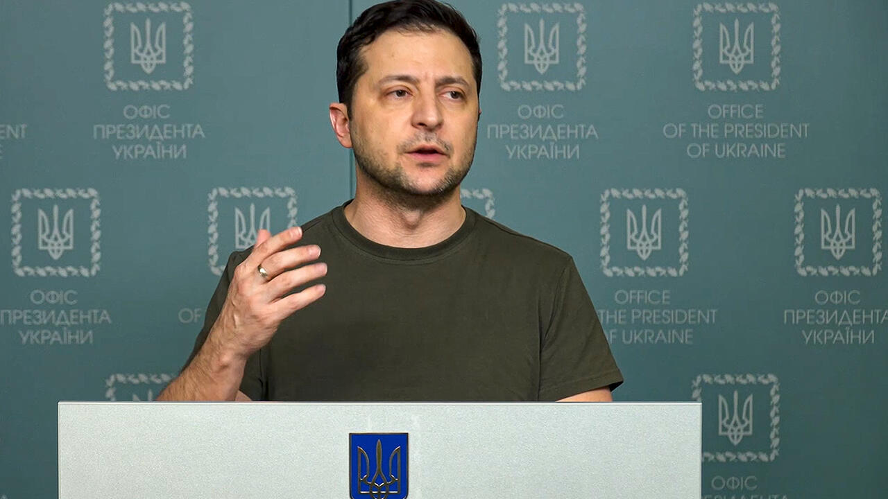 El presidente ucraniano, Volodimir Zelenski, habla a la nación en Kiev, Ucrania, 27 de febrero de 2022.