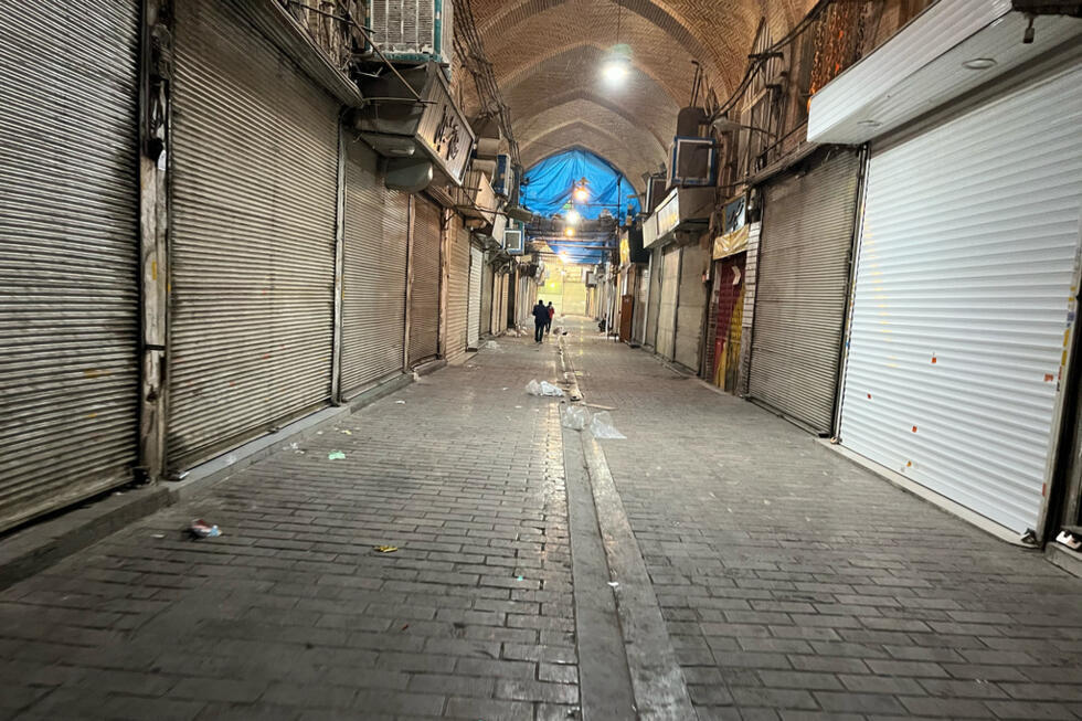 Winkels in de eeuwenoude belangrijkste bazaar van Teheran werden op 6 januari gesloten toen de Iraniërs het harde optreden trotseerden om door te gaan met de grootste en meest aanhoudende protesten sinds de landelijke onrust die werd veroorzaakt door de moord op Mahsa Amini in 2022.
