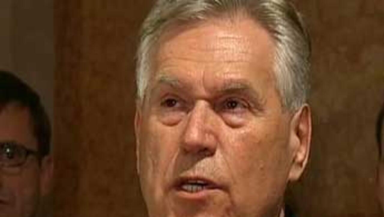 Merkel accepts resignation of economic minister