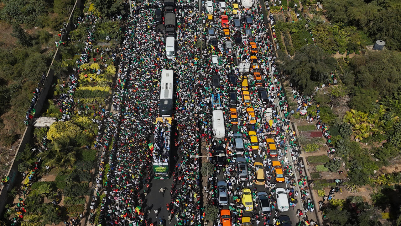 مباشر: استقبال رسمي ومسيرة شعبية في داكار احتفالا بتتويج السنغال بلقب كأس أمم أفريقيا