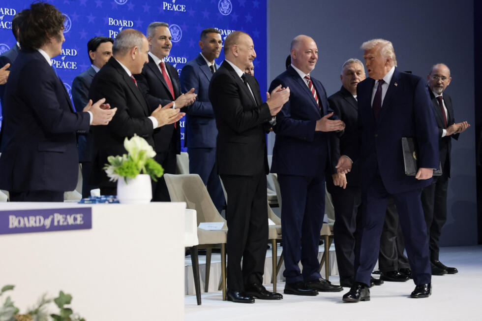 El presidente de Estados Unidos, Donald Trump, participa en el anuncio de la fundación de su Junta de Paz, una iniciativa que busca resolver conflictos globales, en el marco del 56º Foro Económico Mundial (FEM) en Davos, Suiza, el 22 de enero de 2026.