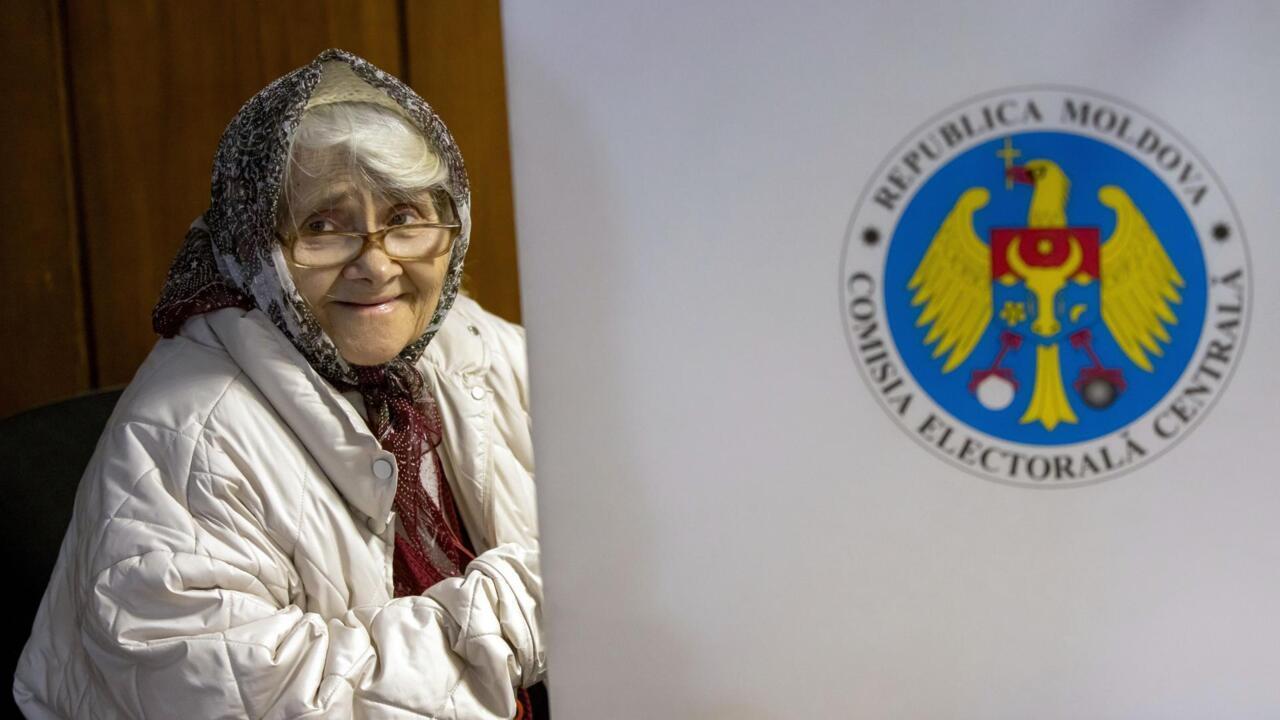 Moldavia avanza en el recuento de votos de unas parlamentarias marcadas por sospechas de injerencia rusa