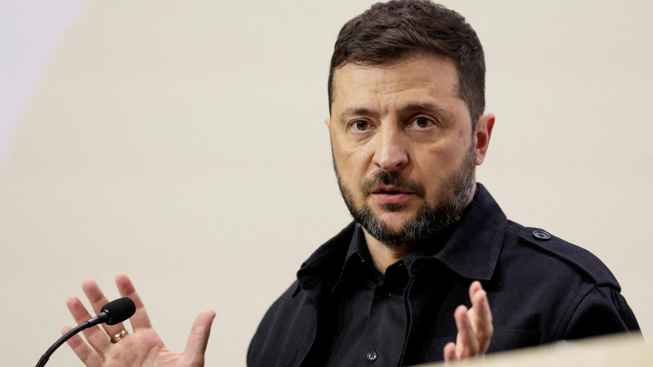Zelensky déchoit le maire d'Odessa et un danseur de ballet de la nationalité ukrainienne