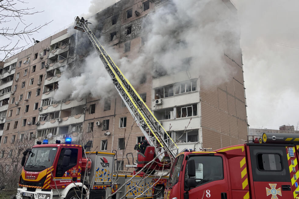 Η Ουκρανία συνεχίζει να υποφέρει από καθημερινούς ρωσικούς βομβαρδισμούς, παρά τις διαπραγματεύσεις που συνεχίζονται.