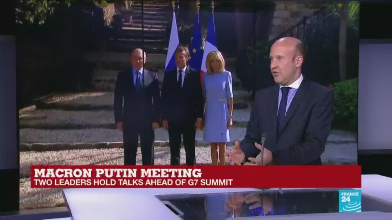 Macron, Putin 'diametrically opposite in body language' at Brégançon