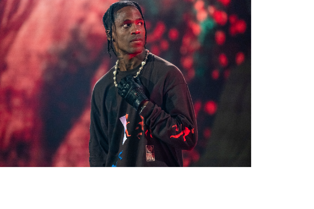 Travis Scott actúa en el primer día del Astroworld Music Festival en el NRG Park el viernes 5 de noviembre de 2021, en Houston, Estados Unidos.