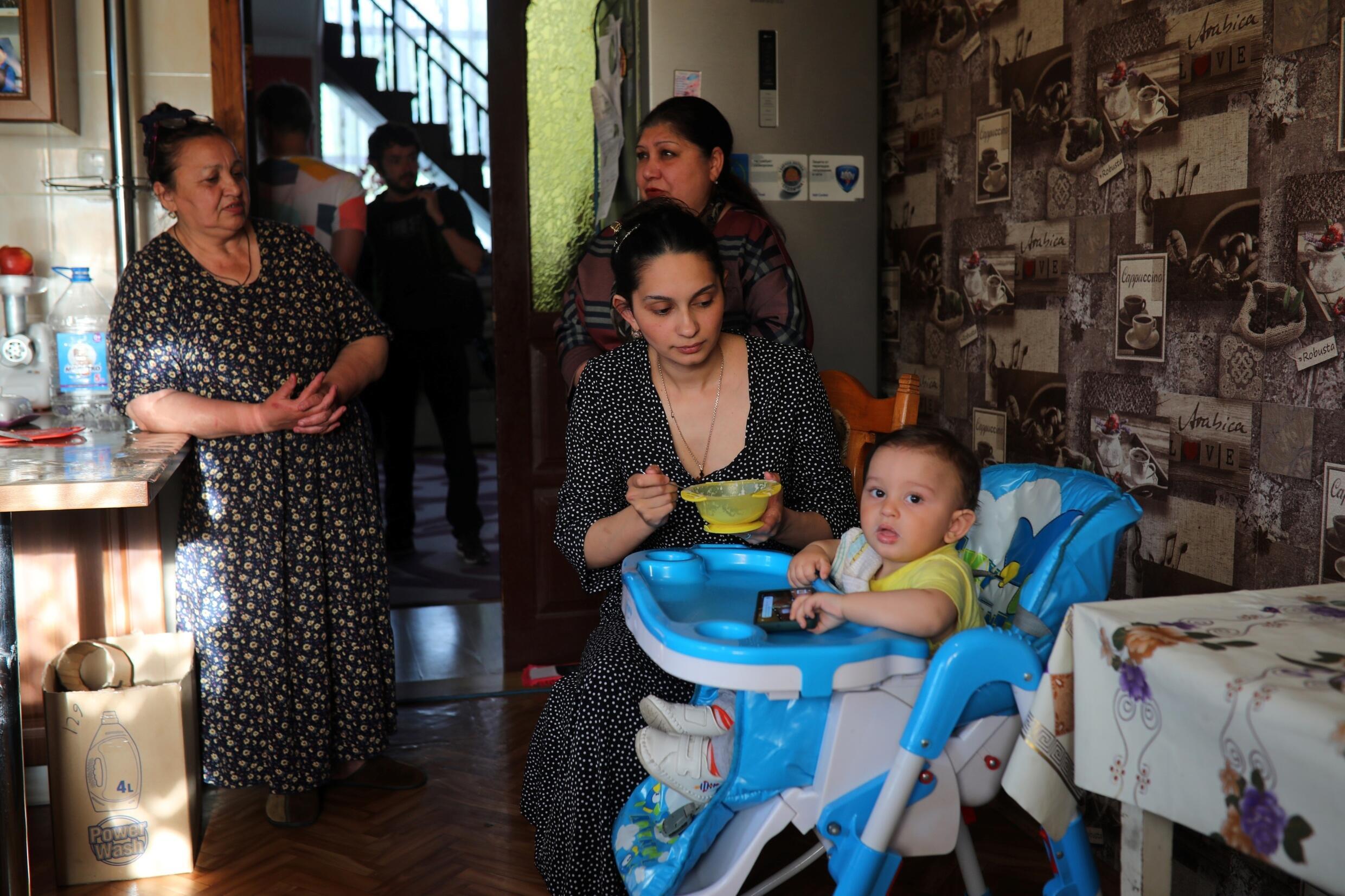 For Ukraine's Roma, discrimination adds to agonies of war