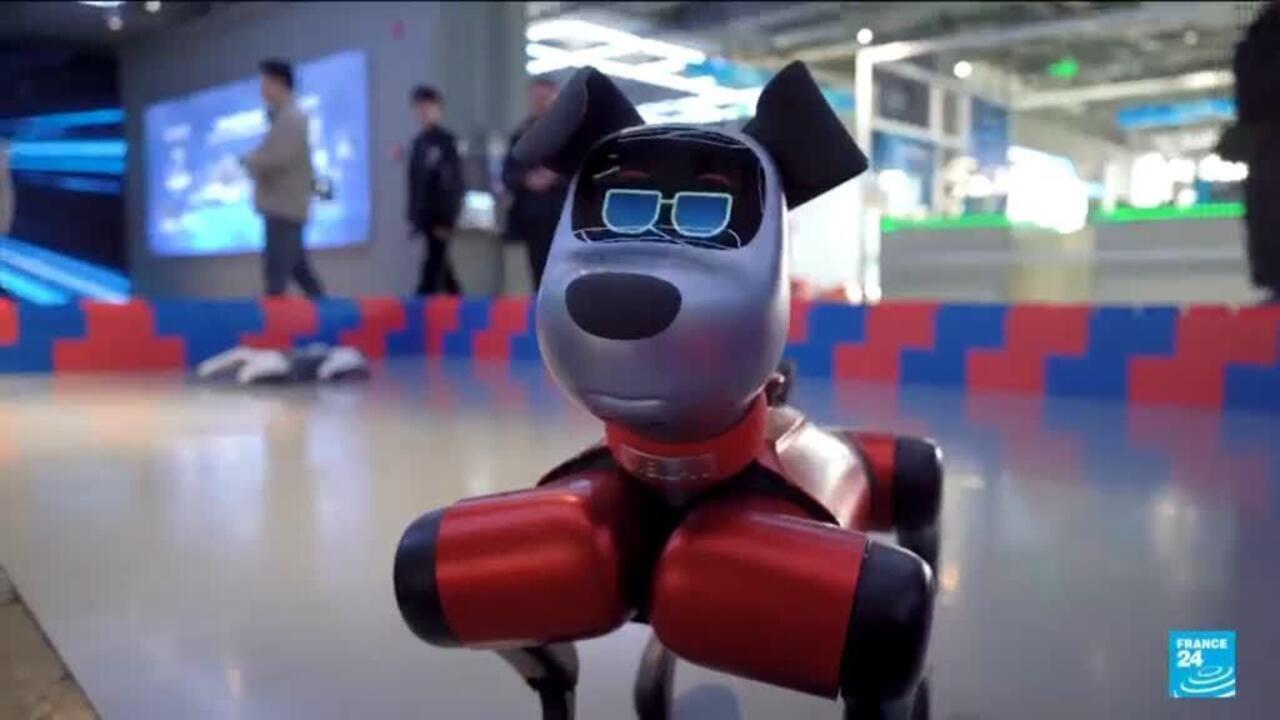Klanten vullen het nieuwe robotwinkelcentrum voor consumenten in Beijing
