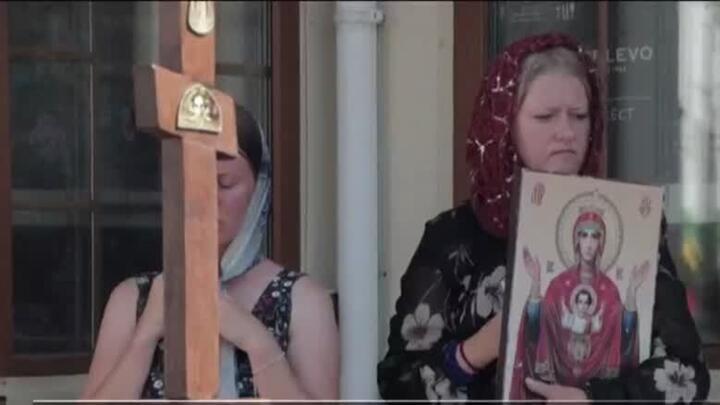 Ukraine MPs vote to ban Russia-linked Orthodox Church