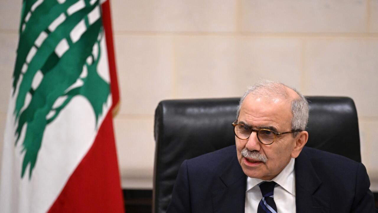 أول اجتماع مباشر بين مسؤولين إسرائيليين ولبنانيين مدنيين ونواف يقول إنها ليست محادثات "سلام"