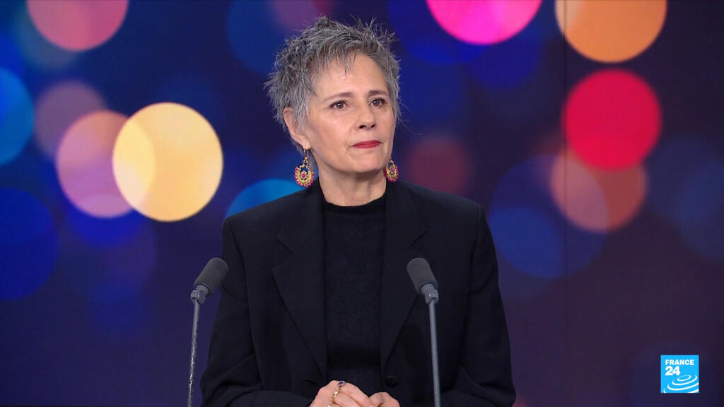 Anouk Grinberg expose ses œuvres à Paris : "Je suis aimantée par l'innocence"