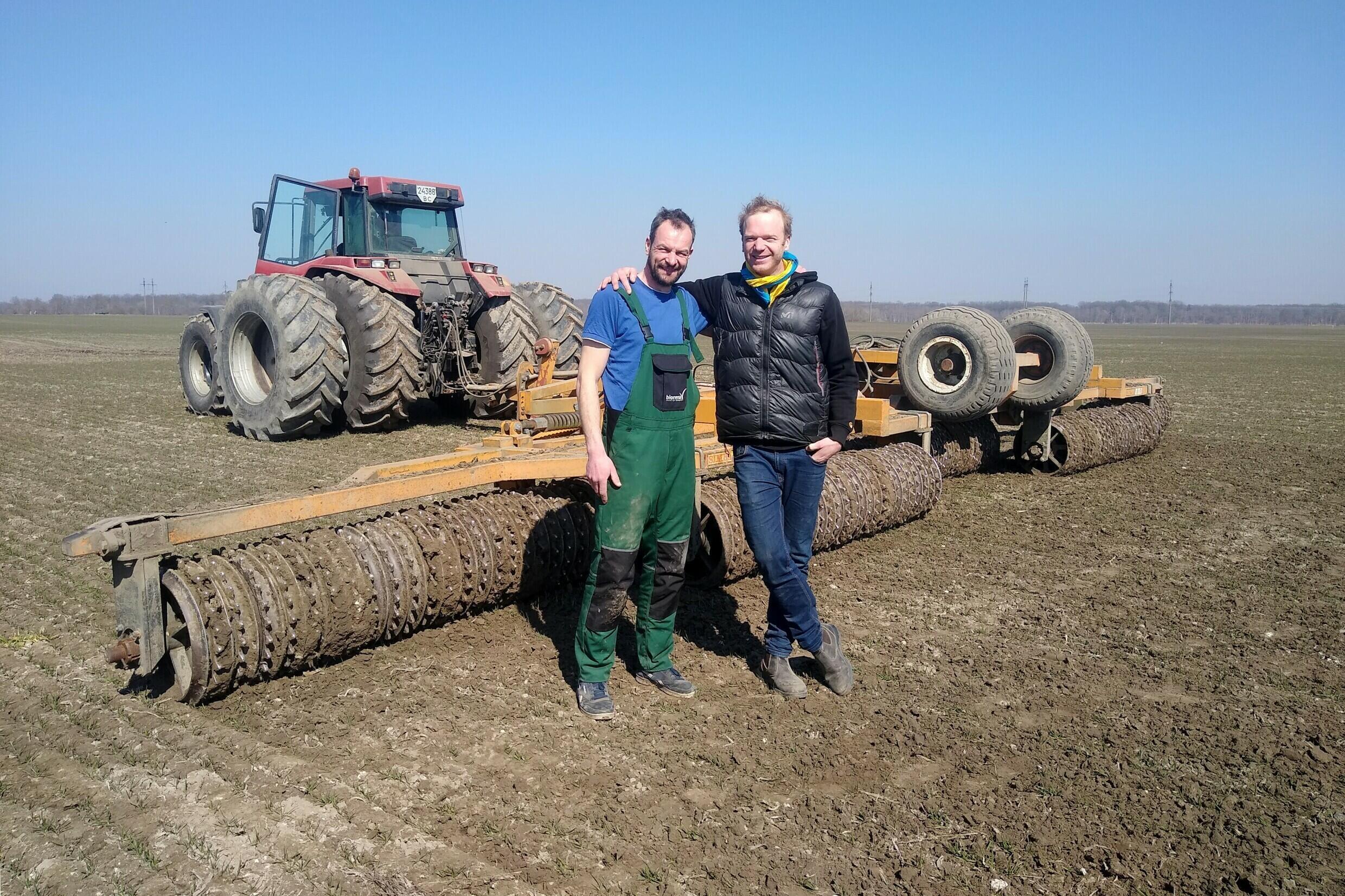 Rester en Ukraine et semer le "coup de poker" de deux agriculteurs