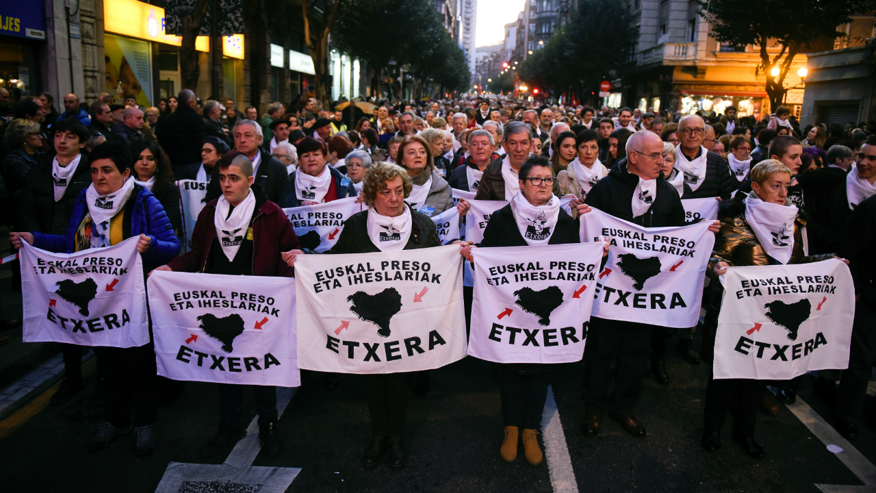 España: miles de vascos piden el acercamiento de los presos de ETA