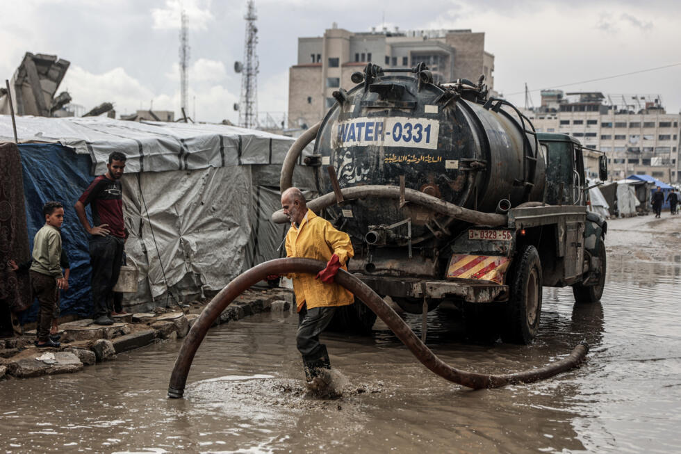 Trempés sous leurs tentes, des Gazaouis affrontent la pluie hivernale