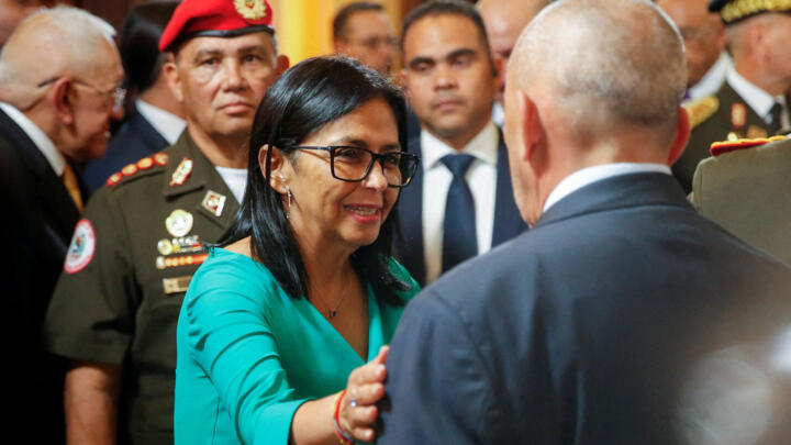 Interina o encargada? Delcy Rodríguez jura como presidenta tras la  detención de Maduro - France 24