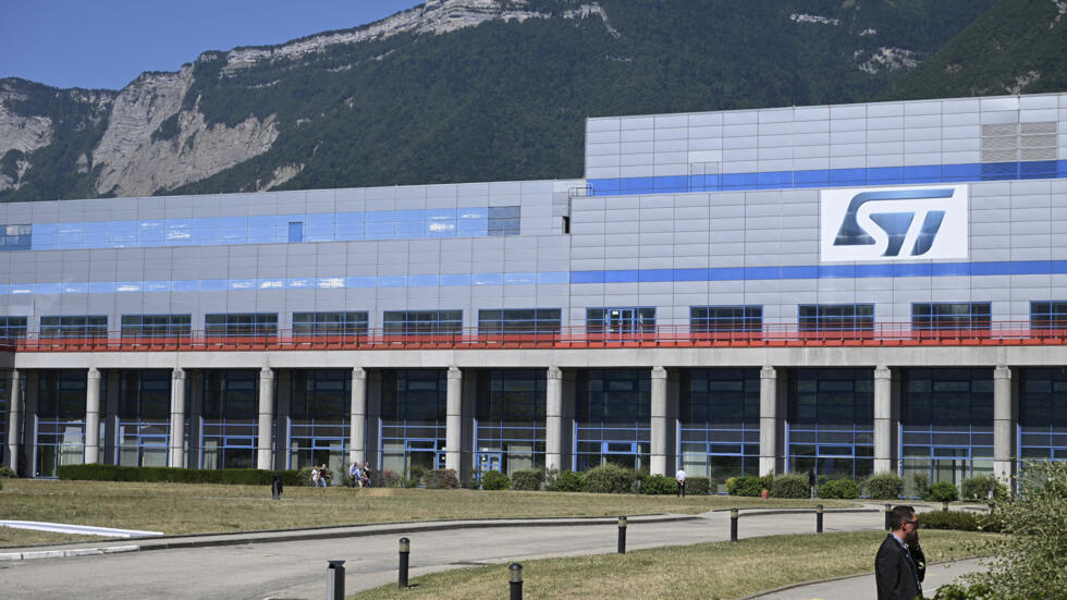 France to invest nearly €3 billion in semiconductor factory to boost