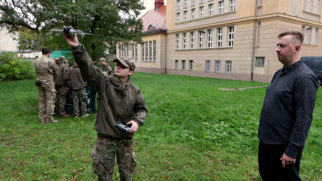 Polish teens learn to fly drones as Russian threat grows