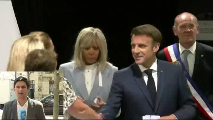 Macron to seek 'constructive solutions' in talks with opposition