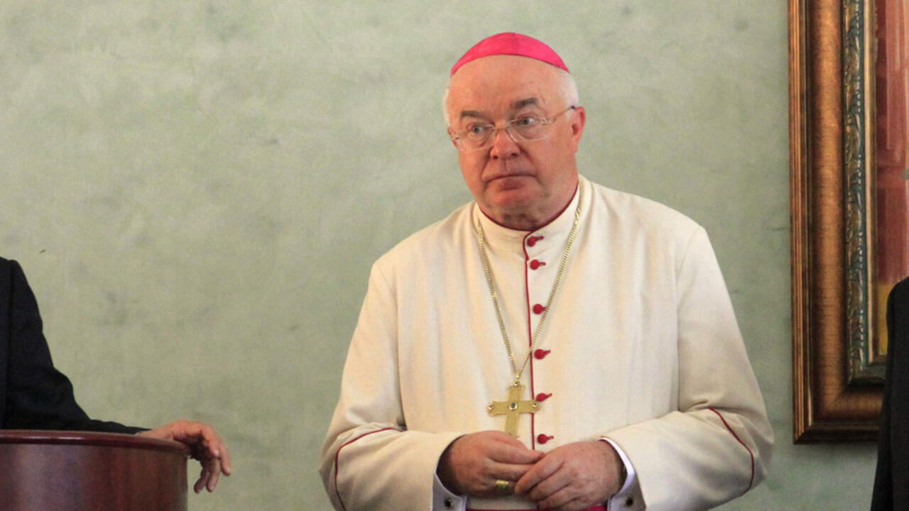 папская митра. The council все пьяджи. посланец от папы римского. посол папы 5 букв. лжедмитрий.