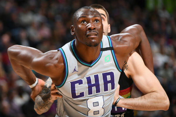 Bismack Biyombo, essentiel aux rouages des Charlotte Hornets.
