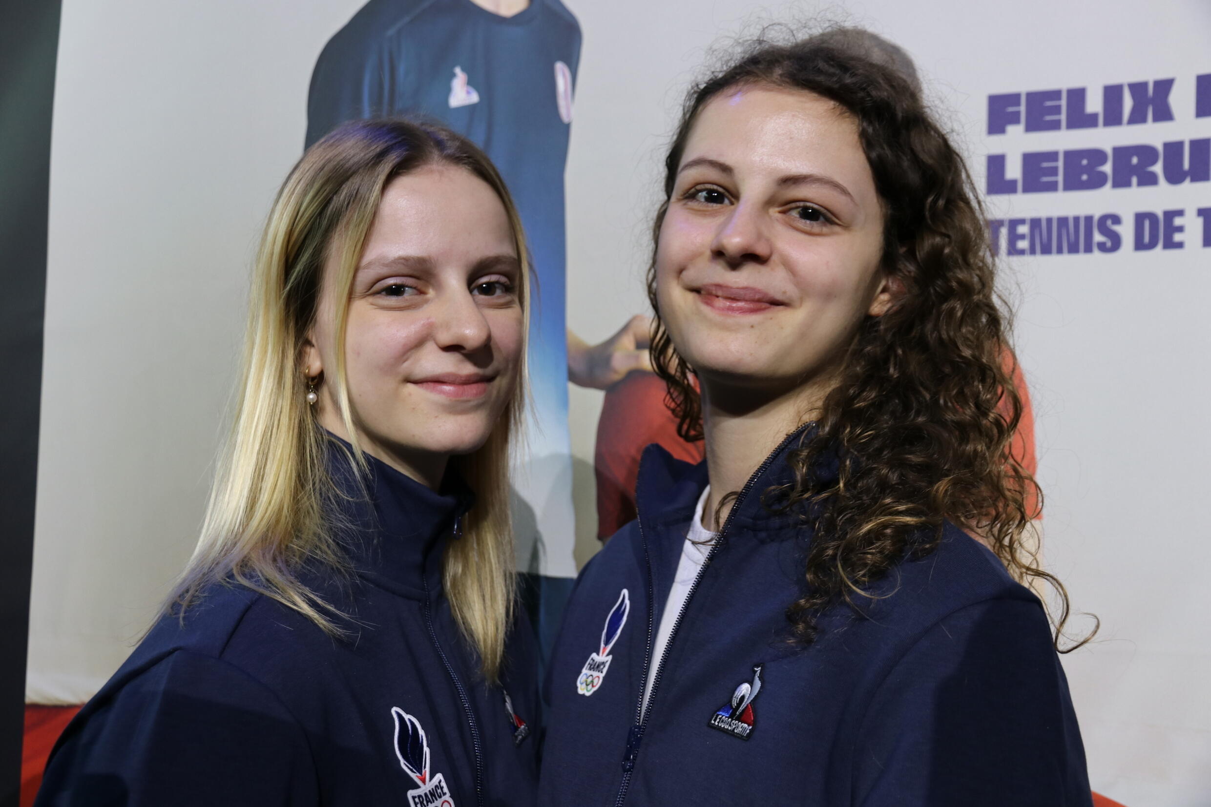 Camille Lutz (à droite) a battu sa soeur cadette Charlotte (à gauche) en finale lors des derniers championnats de France de tennis de table.