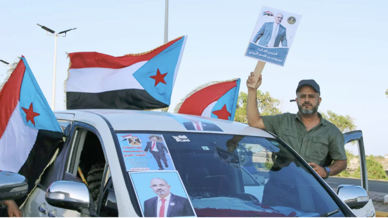 التحالف بقيادة السعودية ينفذ ضربة "محدودة" على ميناء المكلا بعد تفريغ شحنة أسلحة قادمة من الإمارات